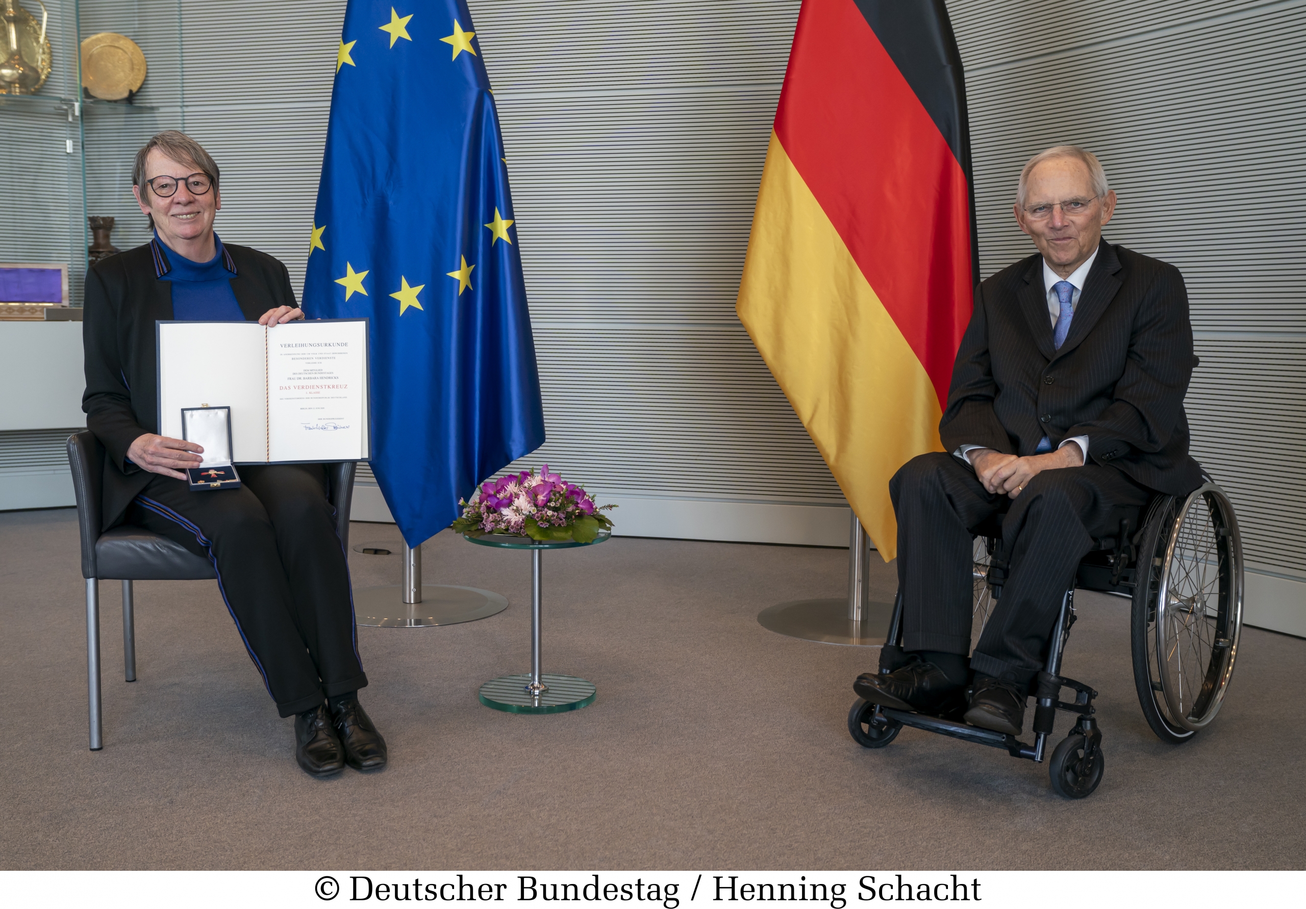 Bundespräsident Frank-Walter Steinmeier verleiht Barbara Hendricks das Bundesverdienstkreuz I. Klasse