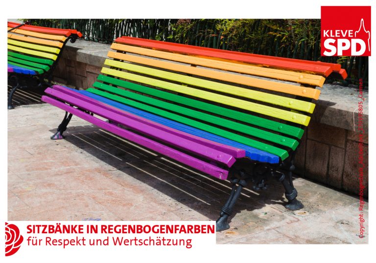 Sitzbänke in Regenbogenfarben